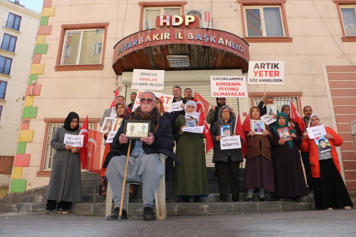 Şanlıurfa’dan Gelen Acılı Baba Diyarbakır’da Evlat Nöbetine Katıldı1