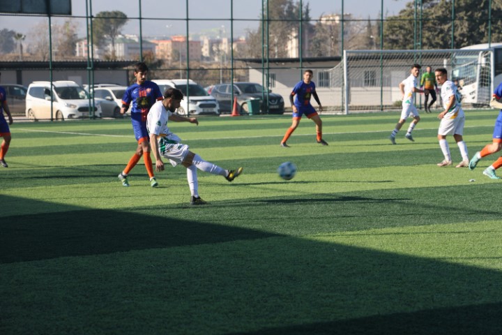 Savaştan Kaçıp Türkiye'de Futbolcu Oldu2