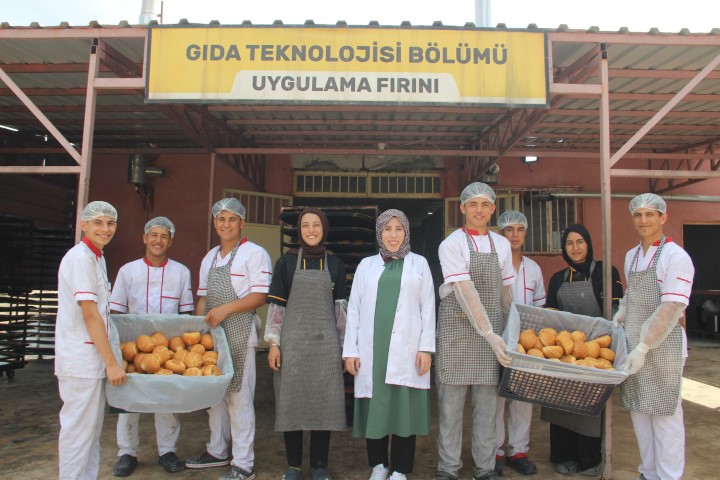 Şanlıurfa’da Liseliler Günde 16 Bin Ekmek Üretiyor!