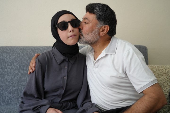 Karanlığı Sevgiyle Aydınlatan Baba-Kız Öyküsü!