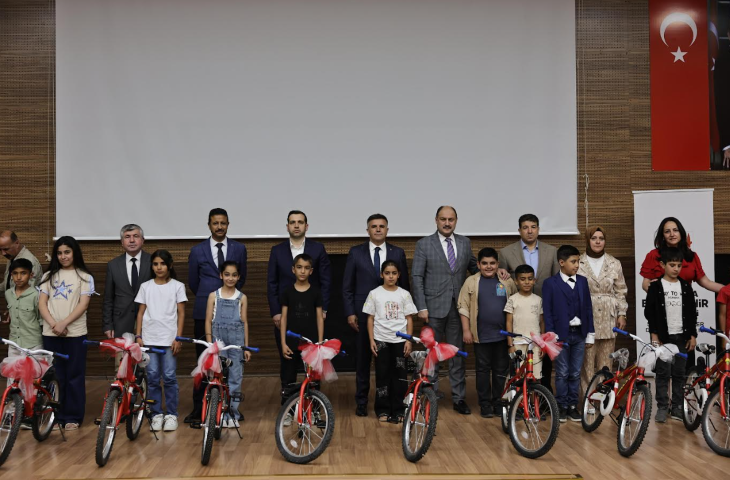 Şanlıurfa’da 1000 Başarılı Öğrenciye Bisiklet Hediyesi!