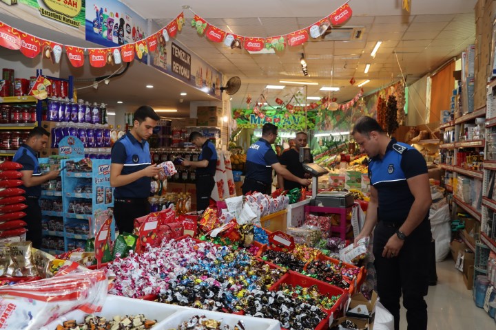 Karaköprü’de Zabıta Bayram Mesaisinde Güvenli Alışveriş İçin Sıkı Takip (2)
