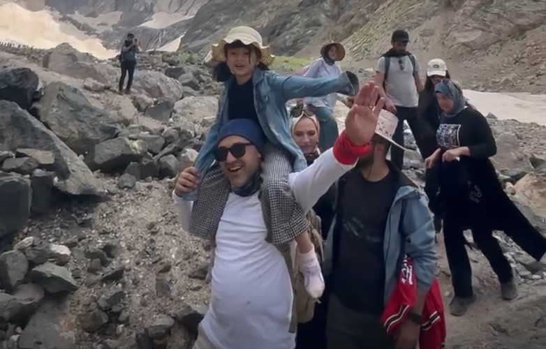 Türkiye’nin Saklı Cenneti Vadide Poşetle Kaydılar, Halayla Isındılar! (3)-1