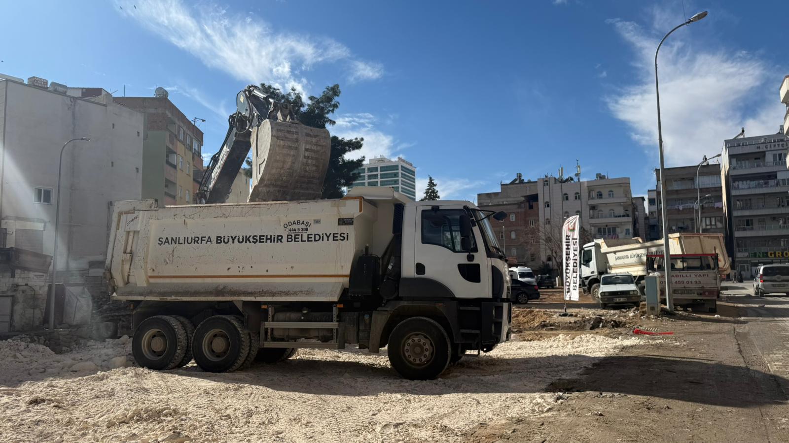 Büyükşehi̇r, 25 Metreli̇k Yol Projesi̇ İçi̇n 59 Bağimsiz Yapinin Yikimini Tamamladi (5)