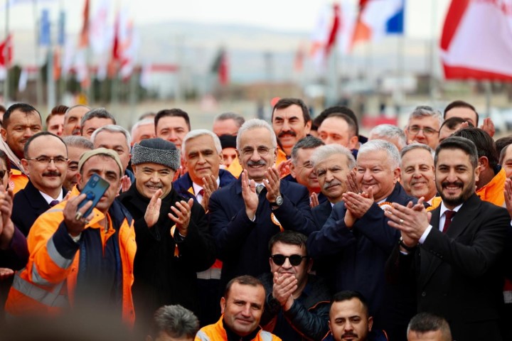 Edirne’den Şanlıurfa’ya Uzanan Otoyol Ağında Yeni Eşik Aşıldı (1) (Küçük)