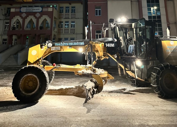 Hali̇li̇ye’de Okullarda Kar Temi̇zli̇ği̇ İçi̇n Yoğun Mesai̇ (2) (Küçük)