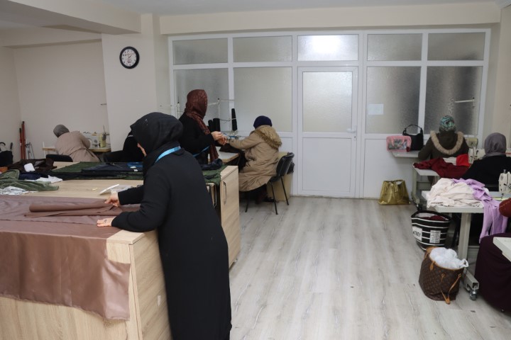 Karaköprü’de Kurslar Kadinlarin Hayatina Dokunuyor (4) (Küçük)