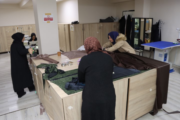 Karaköprü’de Kurslar Kadinlarin Hayatina Dokunuyor (6) (Küçük)