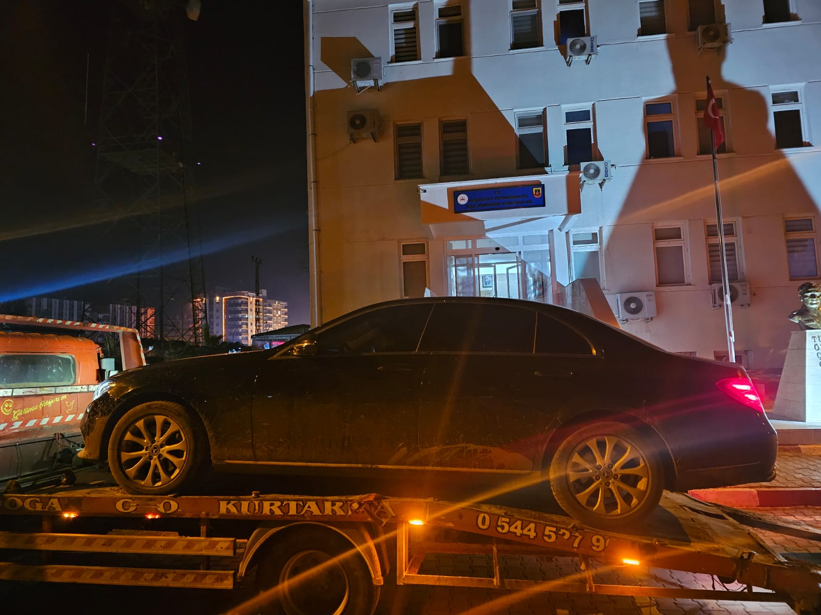 Şanlıurfa Akçakale’de Ahırda Saklanan Çalıntı Araç Bulundu (3)