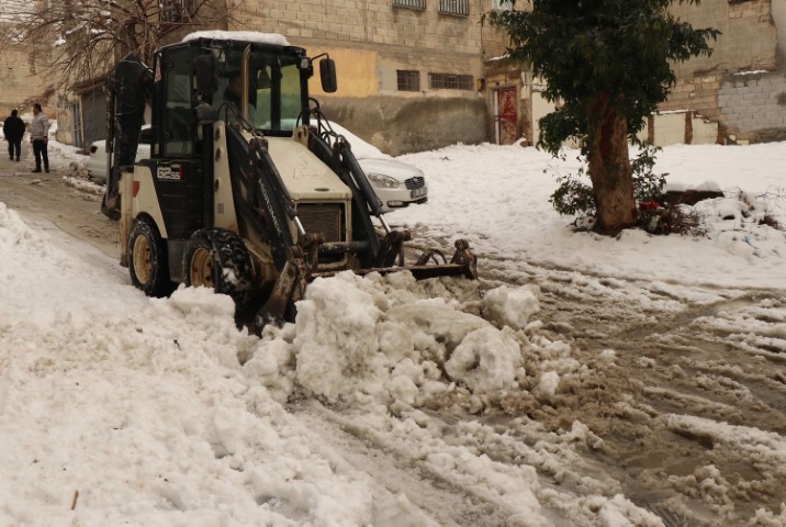 Şanlıurfa Haliliye’de Karla Mücadele Çalışmaları Aralıksız Sürüyor (7) (Küçük)-1