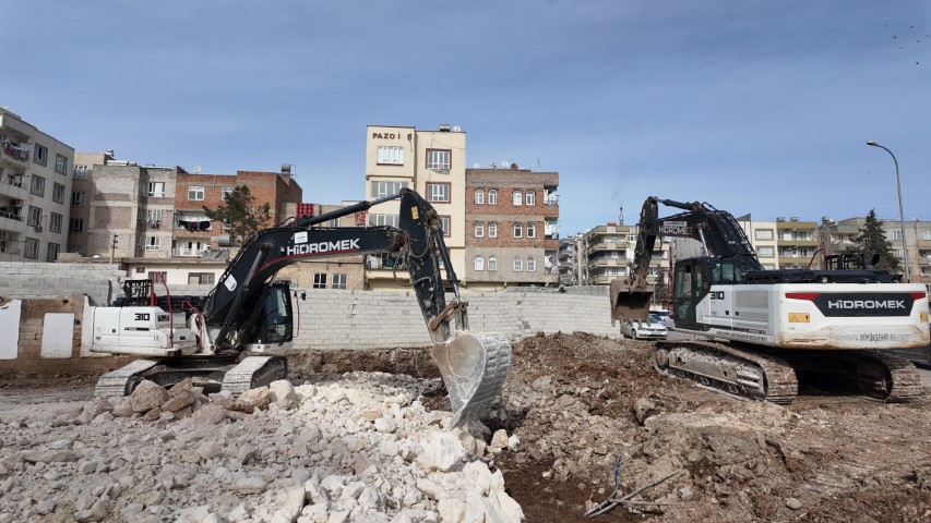 Şanlıurfa’da 25 Metrelik Yol Çalışmaları Hız Kesmeden Sürüyor (3) (Küçük)