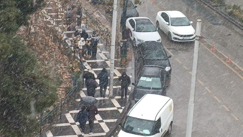 Şanlıurfa’da Beklenen Yoğun Kar Yağışı Başladı (2) (Küçük)