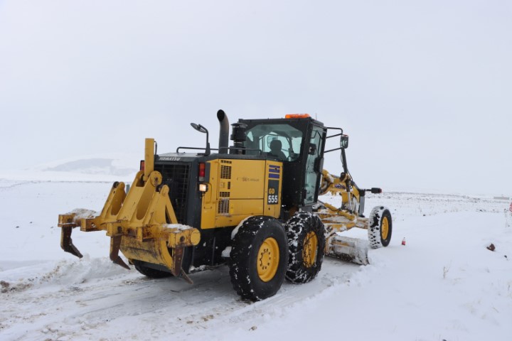 Şanlıurfa’da Karacadağ Bölgesinde Kapanan Yollar Ulaşıma Açılıyor (Küçük)
