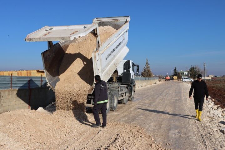 Şanlıurfa’da Yardımcı İle Kısas Arası Yol Sıcak Asfaltla Yenileniyor