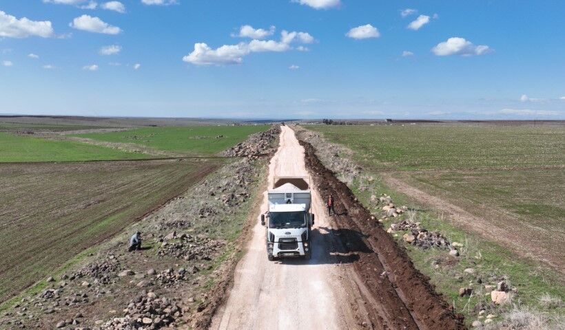 Büyükşehi̇r Beledi̇yesi̇, Si̇verek Kirsalinda Yol Konforunu Artiriyor (3) (Küçük)