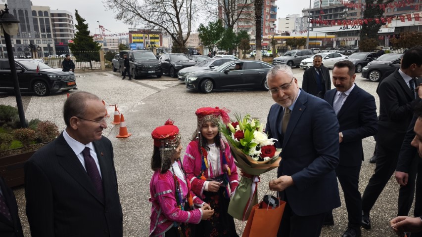Çalışma Ve Sosyal Güvenlik Bakanı Vedat Işıkhan Şanlıurfa’da (3) (Küçük)