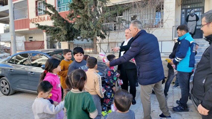 Şanlıurfa Eyyübiye’de Kapısı Çalınmadık Hane Kalmıyor!