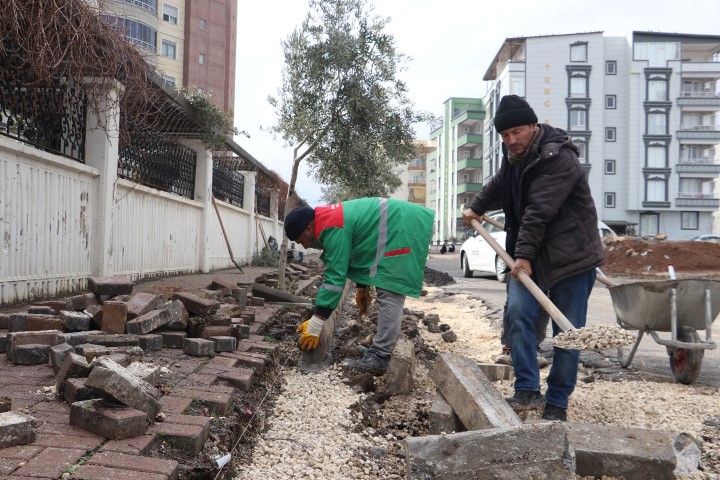 Karaköprü’de Yol Ve Kaldirim Çalişmalari Araliksiz Sürüyor (3) (Small)
