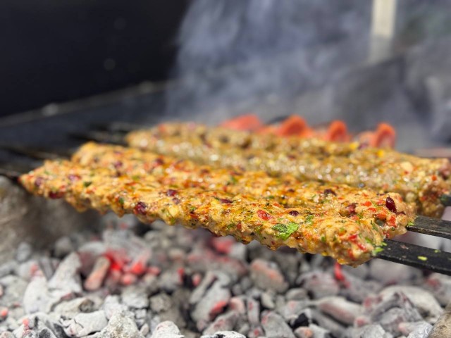 Şanlıurfa Suruç’ta AB Tescilli Suruç Narı Bu Kez Kebap Olarak Sofralara Geldi!