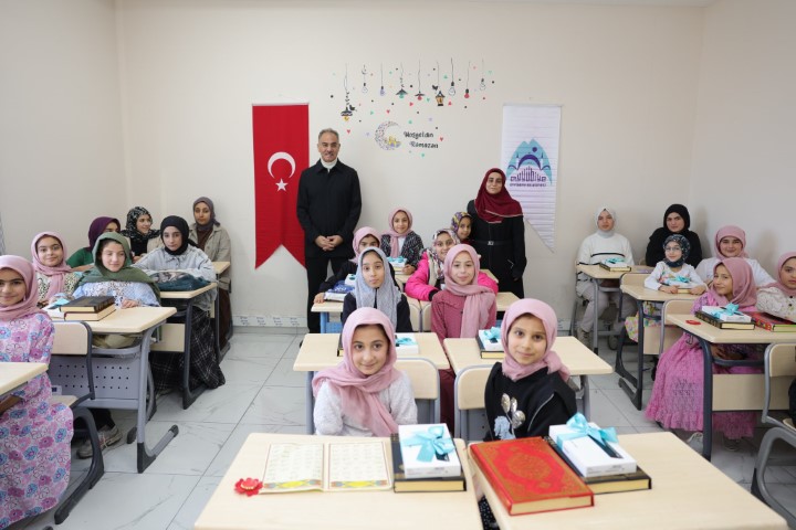 Şanlıurfa’da Kur’an Okumaya Başlayan Çocuklara Tablet Hediyesi (5) (Küçük)