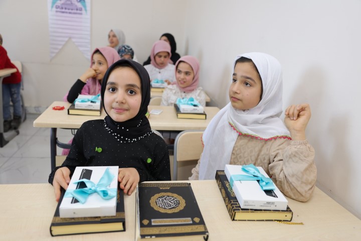 Şanlıurfa’da Kur’an Okumaya Başlayan Çocuklara Tablet Hediyesi