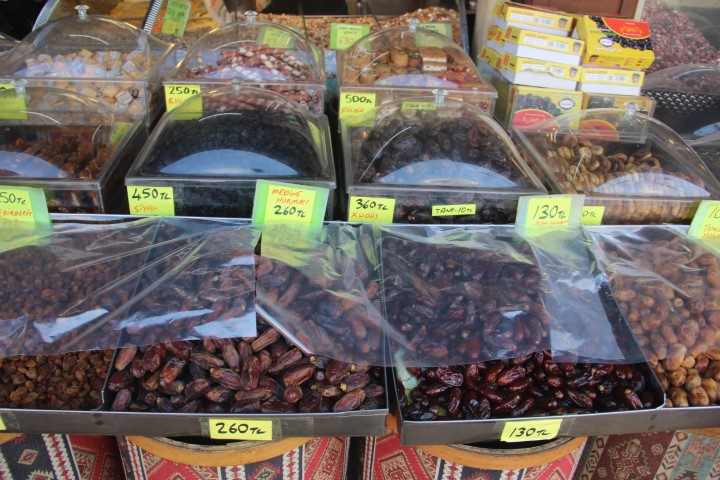 Şanlıurfa’da Ramazan Öncesi Tarihi Çarşılarda Yoğunluk!