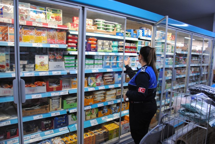 Şanlıurfa’da Zabıta Denetiminde 4 Milyon TL’lik Bozuk Gıda Ele Geçirildi!