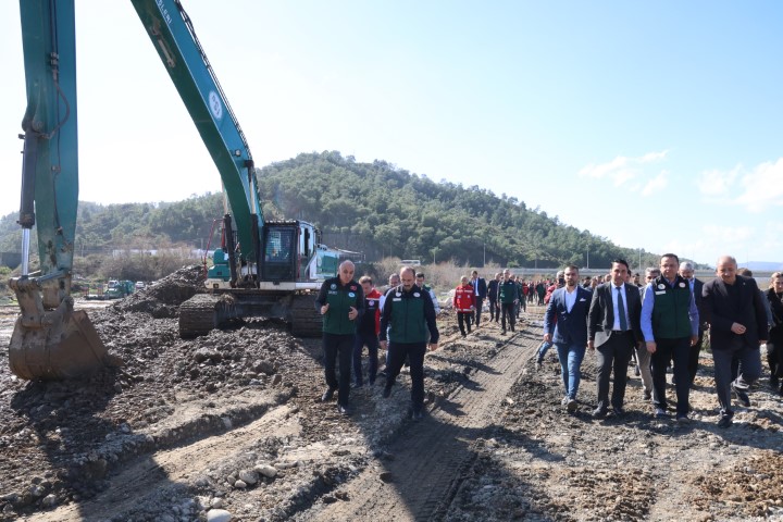 Tarım Ve Orman Bakan Yardımcısı Ebubekir Gizligider, Muğla’da Taşkın Bölgelerinde Incelemelerde Bulunarak Son Yağışların Ortalamaların Üzerinde Gerçekleştiğini Açıkladı (3) (Küçük)