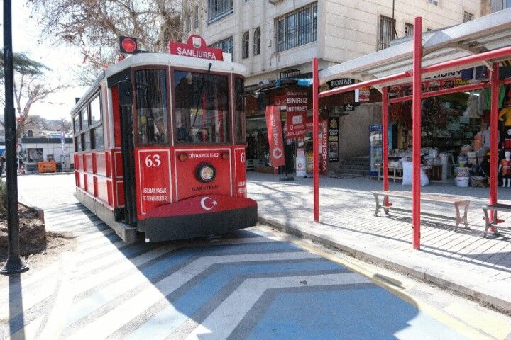 Şanlıurfa Divanyolu’nda Turizm Hamlesi: Nostaljik Tramvaylar Yeniden Seferde!