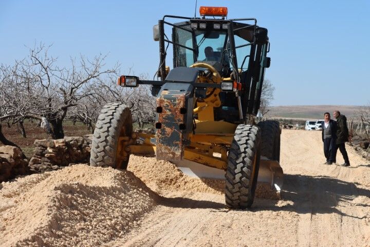 Karaköprü’de Kirsal Yollarda Çalişmalar Sürüyor (5) (Küçük)