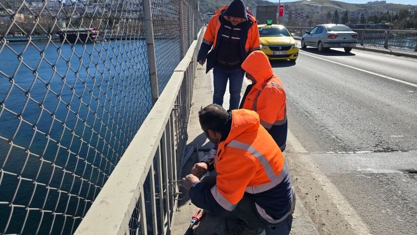 Şanlıurfa Birecik’te Köprü Aydınlatması Yenileniyor!