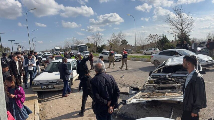Şanlıurfa Ceylanpınar’da Kontrolden Çıkan Otomobil Dehşet Saçtı (1) (Küçük)