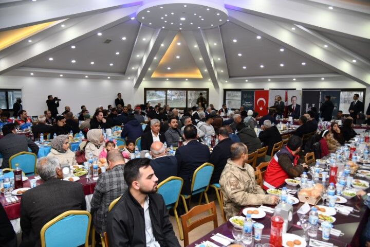 Şanlıurfa Valisi Hasan Şıldak Bozova’da Vatandaşlarla Aynı Sofrada Buluştu!