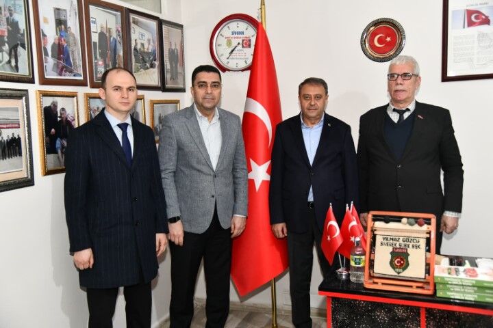 Şanlıurfa Valisi Hasan Şıldak Siverek’te Vatandaşlarla İftarda Buluştu (4) (Küçük)