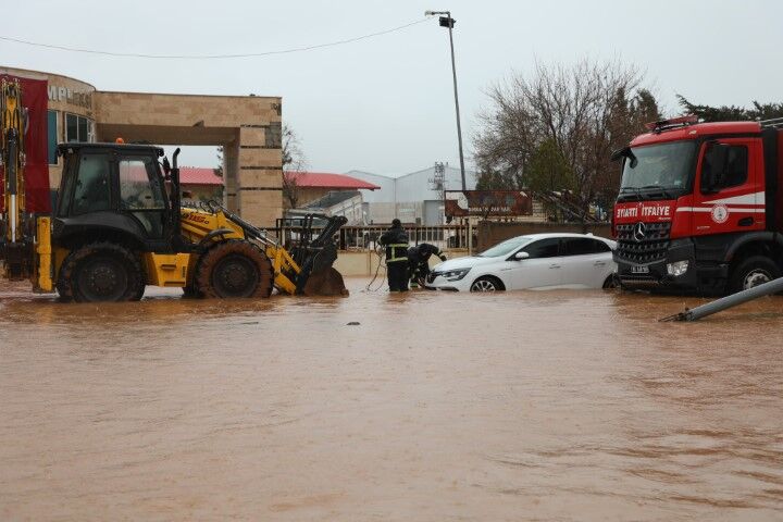 Şanlıurfa Viranşehir’de Mahsur Kalan Vatandaşlar Kurtarıldı
