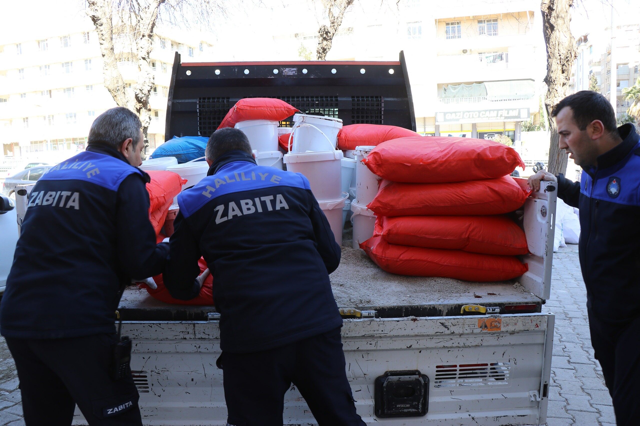 Şanlıurfa’da Kaçak İmalathaneye Baskın 5 Ton Tarihi Geçmiş Ürün Ele Geçirildi (4)