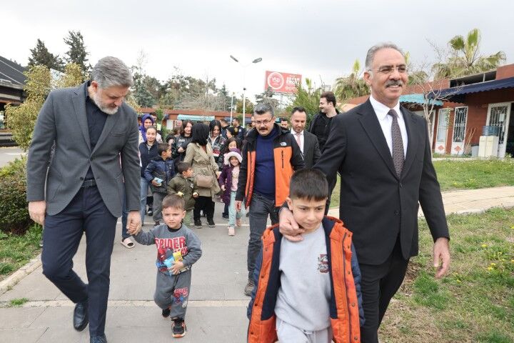 Şanlıurfa’da Yetim Ve Öksüz Çocuklara  Bayram Hediyesi