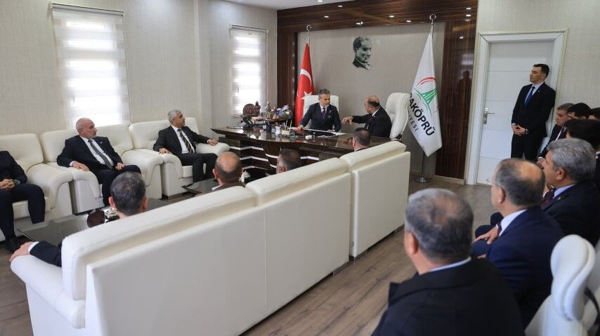 Suat Kiliç’tan Başkan Ni̇hat Çi̇ftçi̇’ye Zi̇yaret Ve Teşekkür (6) (Küçük)