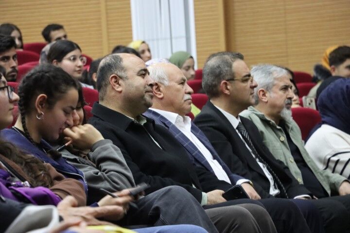 Başkan Ni̇hat Çi̇ftçi̇ Gençleri̇mi̇z Geleceği̇mi̇zdi̇r (4) (Küçük)