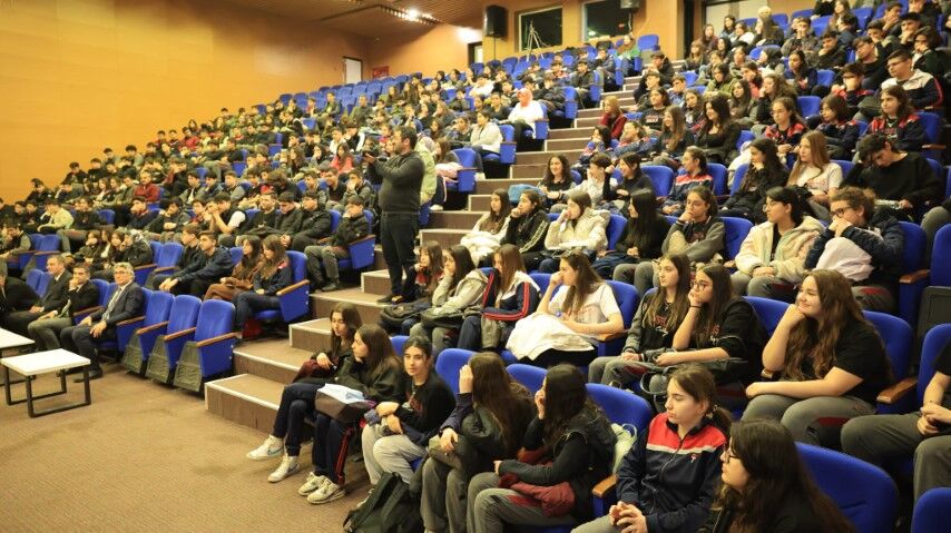 Başkan Ni̇hat Çi̇ftçi̇, Gençlerle Tecrübeleri̇ni̇ Paylaşti (2) (Küçük)