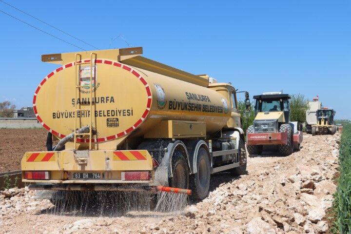 Büyükşehi̇r, Harran’da 7,2 Ki̇lometreli̇k Yolu Yeni̇li̇yor (4) (Küçük)