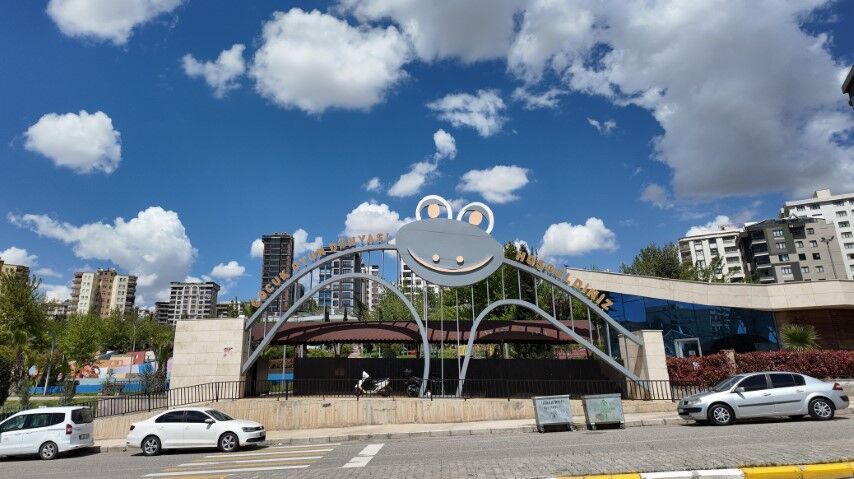 Çocuk Oyun Dünyasi Yeni̇leni̇yor (2) (Küçük)