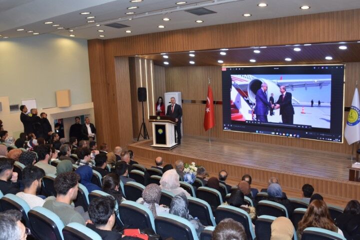 Ersin Tatar, Harran Üniversitesinde Öğrencilerle Buluştu (3) (Küçük)