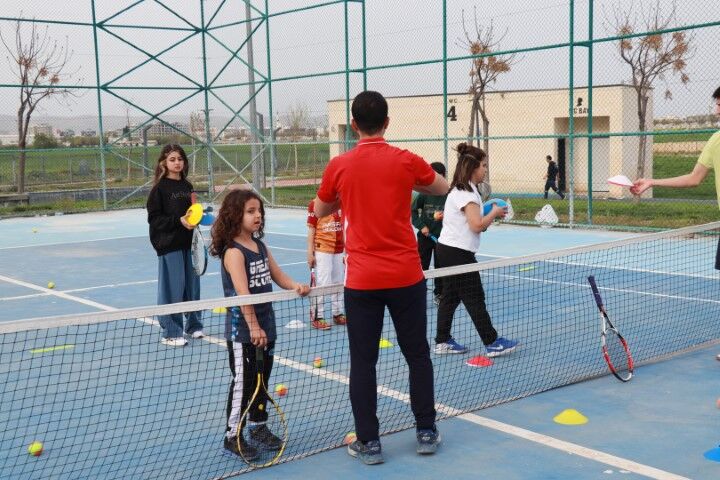 Şanlıurfa Eyyübiye’de Ücretsiz Tenis Kursları Başladı