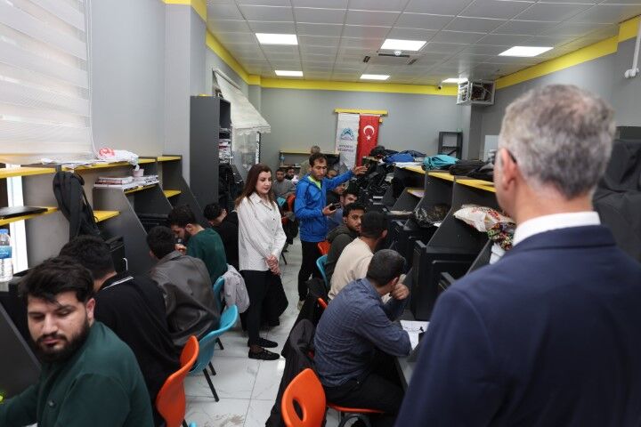 Eyyübiye’de Gençlik Merkezi Ziyareti Başkan Kuş Gençlerle Buluştu (5) (Küçük)