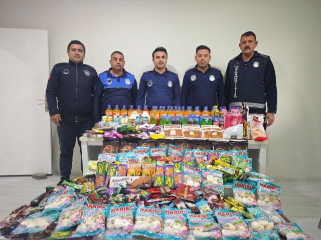 Eyyübiye’de Gıda Denetimi Raflarda Tarihi Geçmiş Ürünler Tespit Edildi (3) (Küçük)