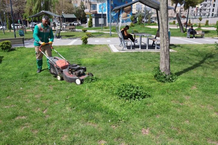 Şanlıurfa Haliliye’de Parklar Yaz İçin Hazırlanıyor