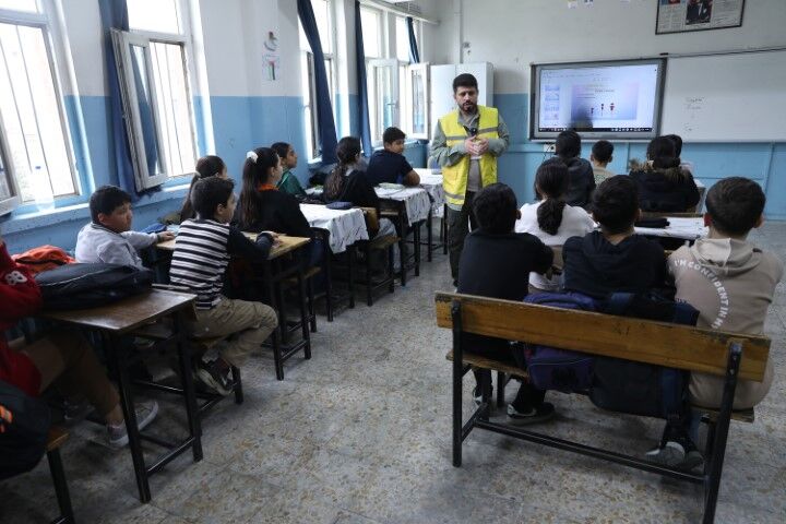 Hali̇li̇ye’de Öğrenci̇lere Sağlikli Gelecek İçi̇n Eği̇ti̇m (3) (Küçük)