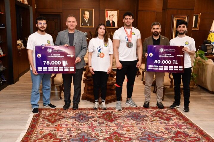 Harran Üniversitesi Rektöründen Başarılı Öğrencilere Tebrik (2) (Küçük)