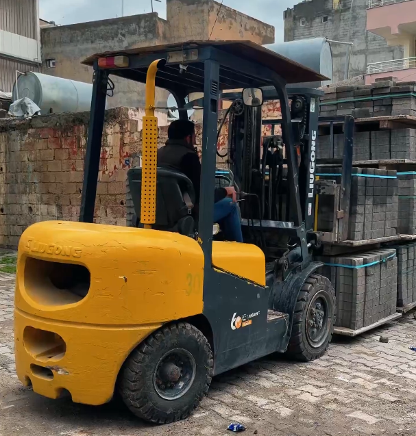 Viranşehir Gölbaşı Mahallesi’nde Yol Yenileme Çalışması Devam Ediyor